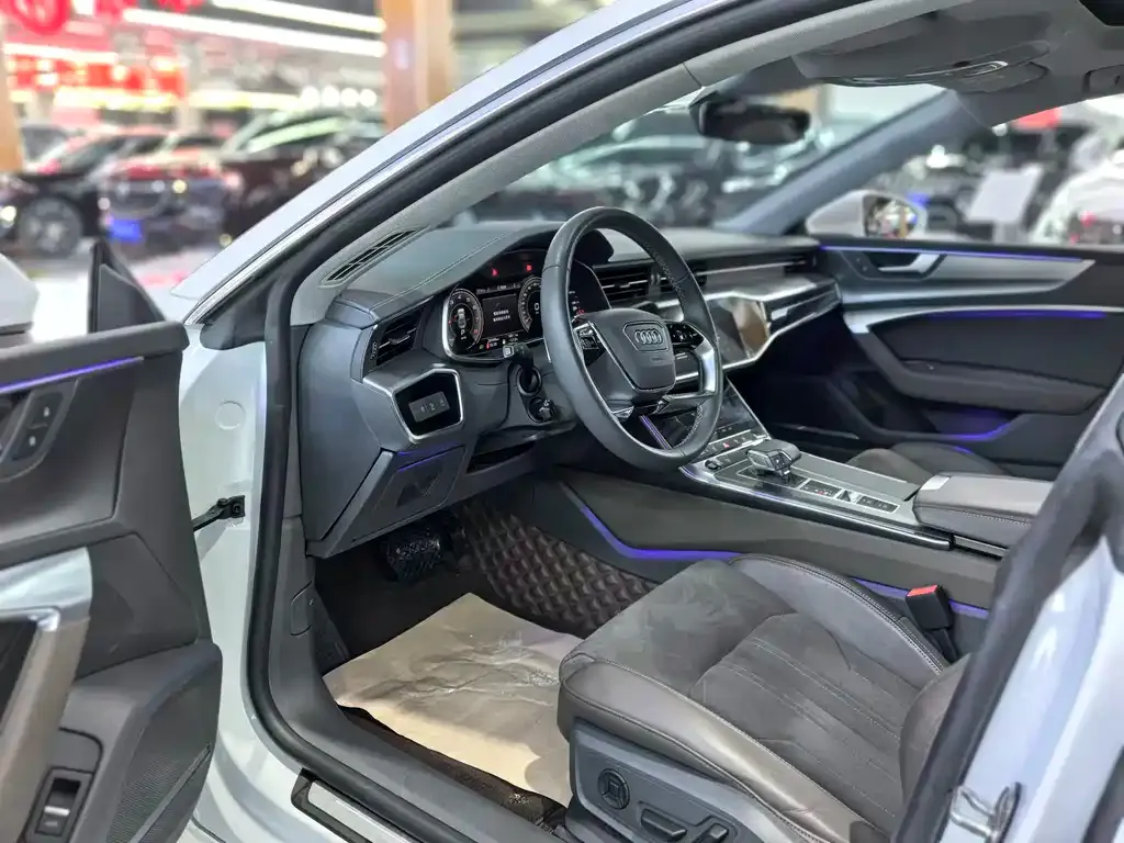 Audi A7L 2023 из CN, фото 6