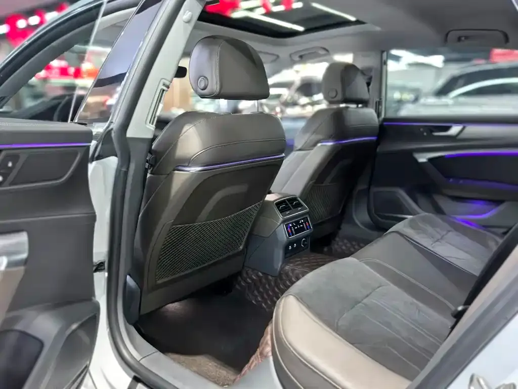 Audi A7L 2023 из CN, фото 2