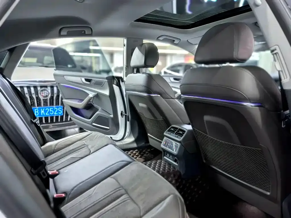 Audi A7L 2023 из CN, фото 4