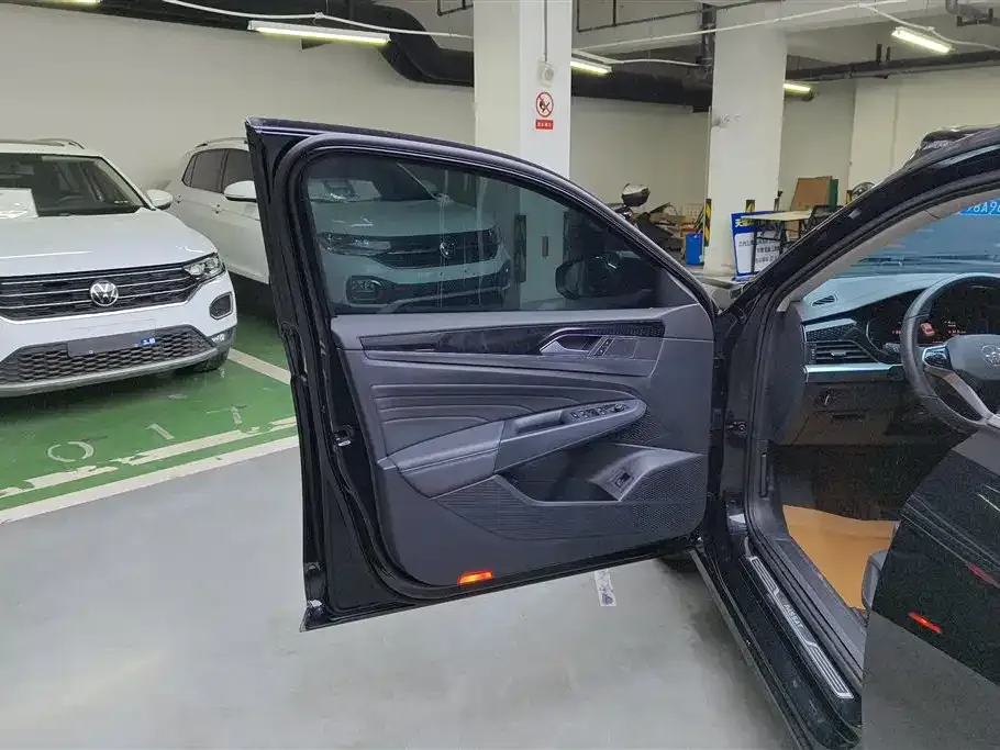 Volkswagen Passat 2023 из CN, фото 10