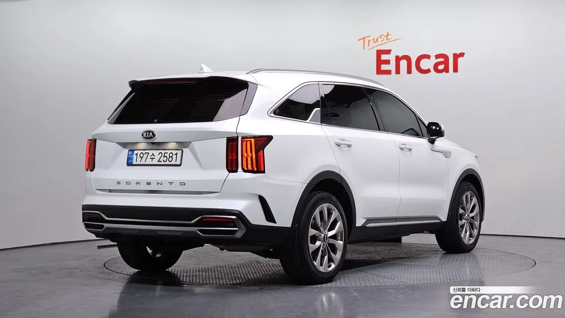 Kia Sorento — фото 8