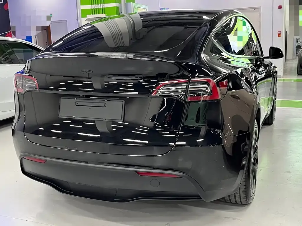 Tesla Model Y — фото 7