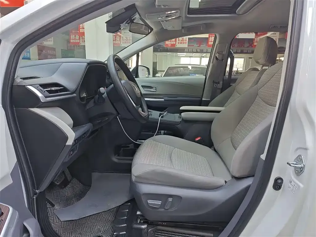 Toyota Sienna 2025 из CN, фото 7