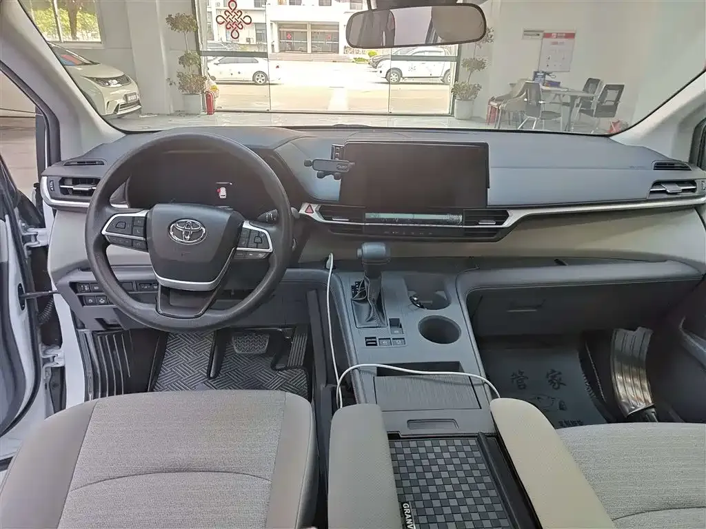 Toyota Sienna 2025 из CN, фото 6