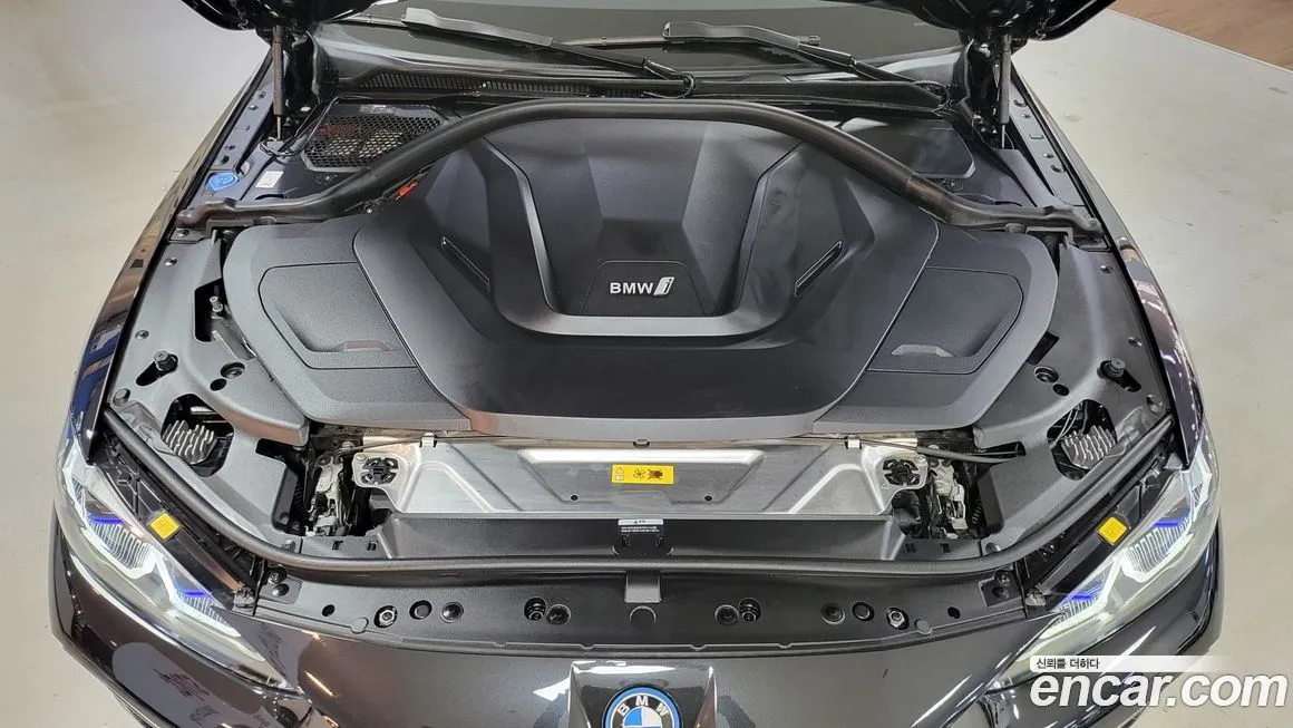 BMW i4 — фото 8