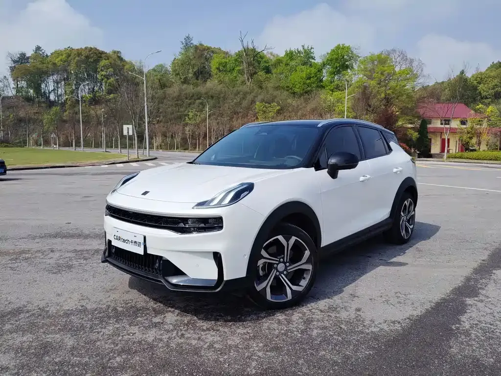 Lynk & Co 06