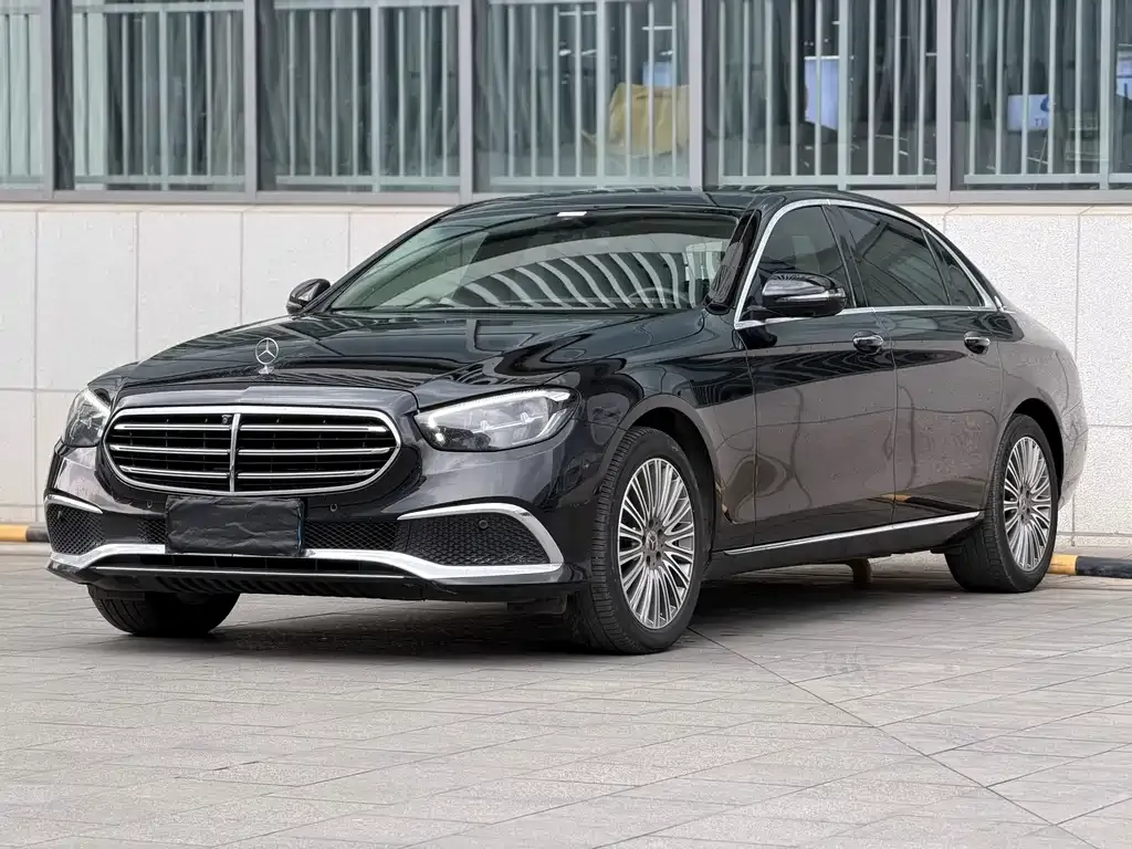 Mercedes-Benz E-Class — фото 1