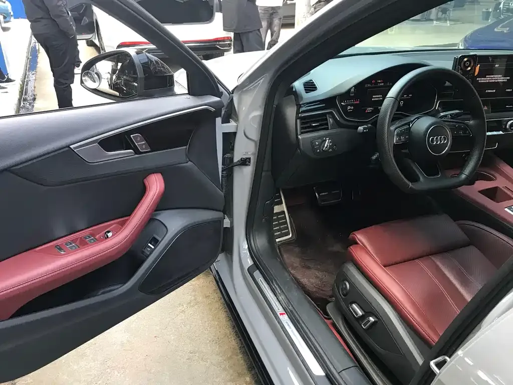 Audi A4L 2024 из CN, фото 8