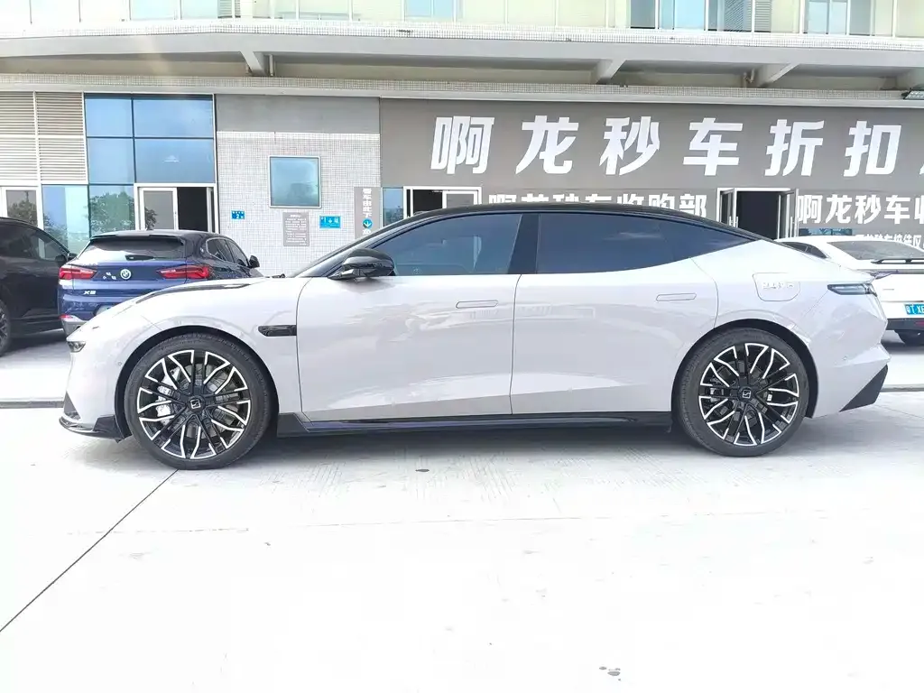 Lynk & Co 领克10 2025 из CN, фото 3
