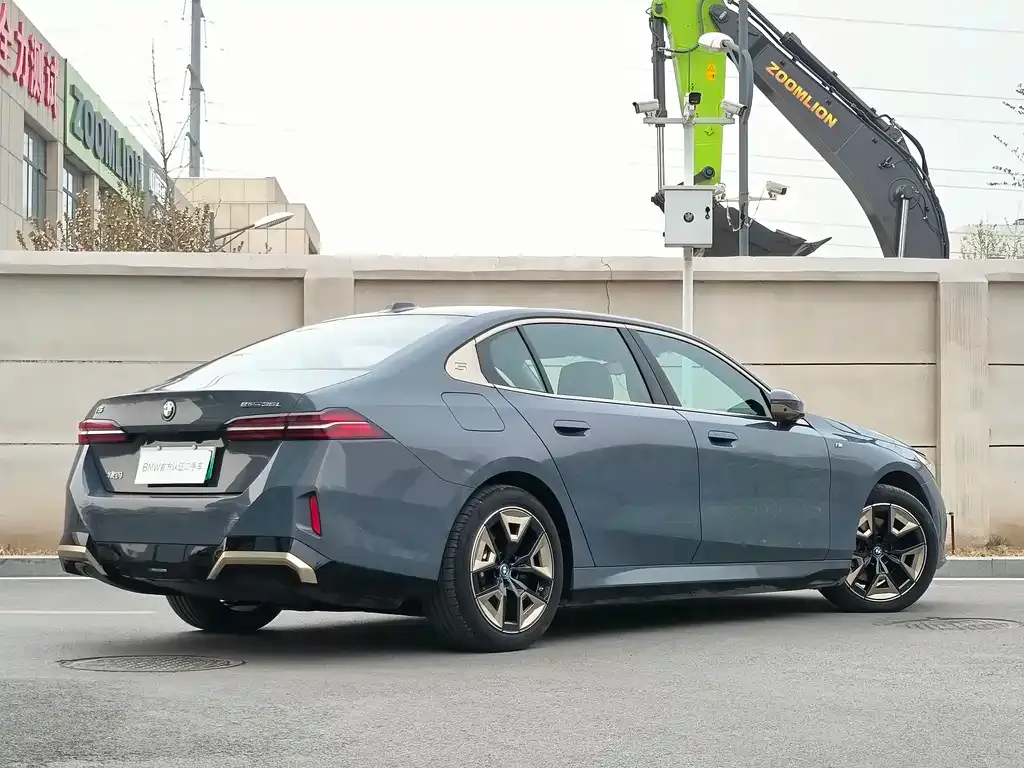 BMW i5 — фото 10