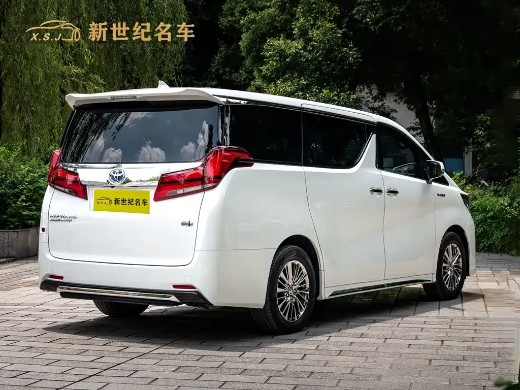 Toyota Alphard — фото 9