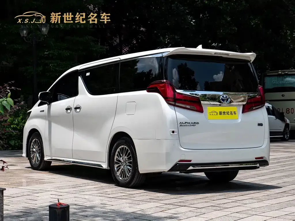 Toyota Alphard — фото 3