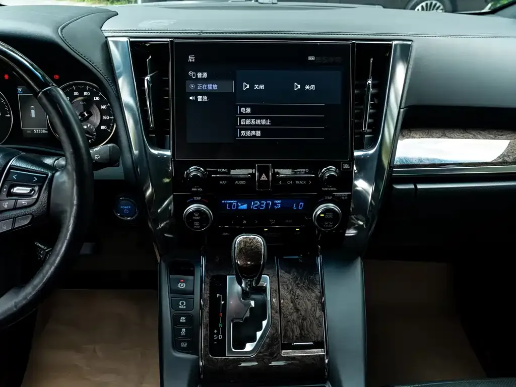 Toyota Alphard — фото 2