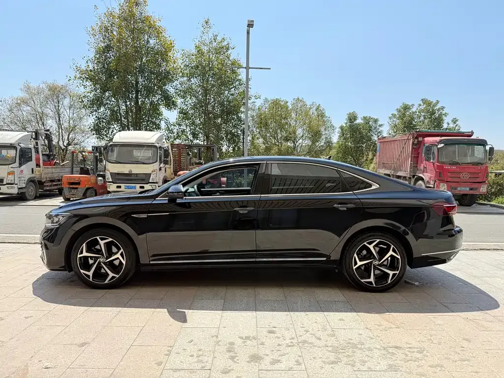 Volkswagen Passat — фото 5