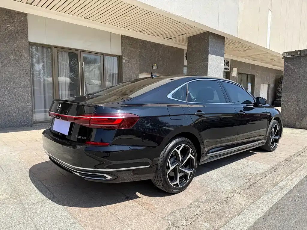 Volkswagen Passat — фото 8