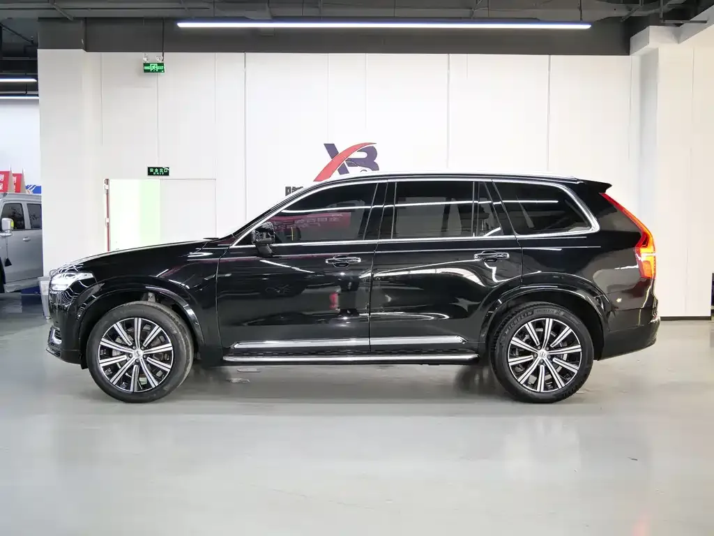 Volvo XC90 — фото 8