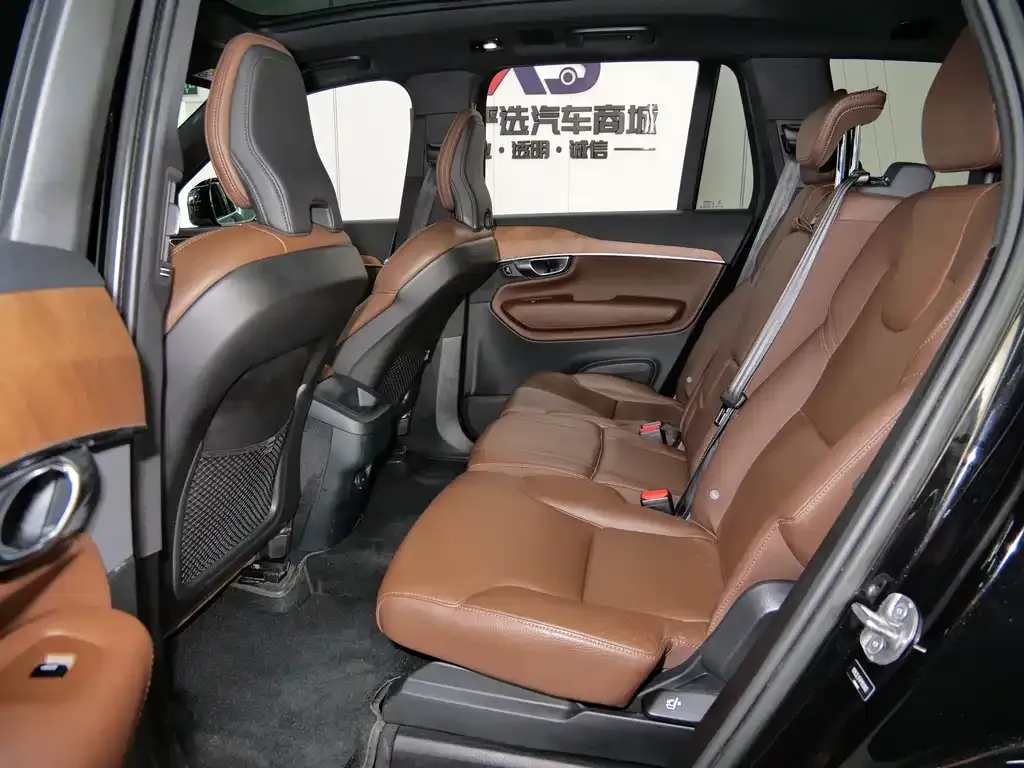 Volvo XC90 — фото 10