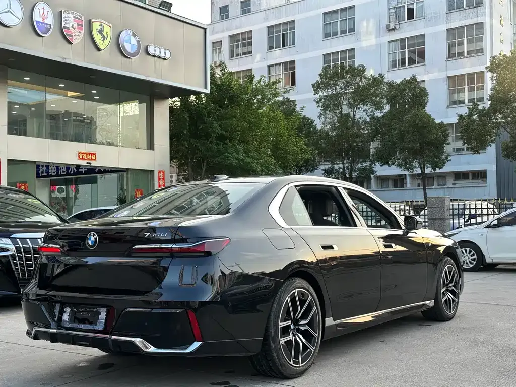 BMW 7 Series — фото 10