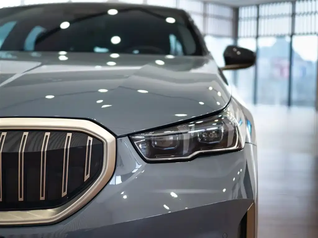 BMW 5 Series 2024 из CN, фото 2
