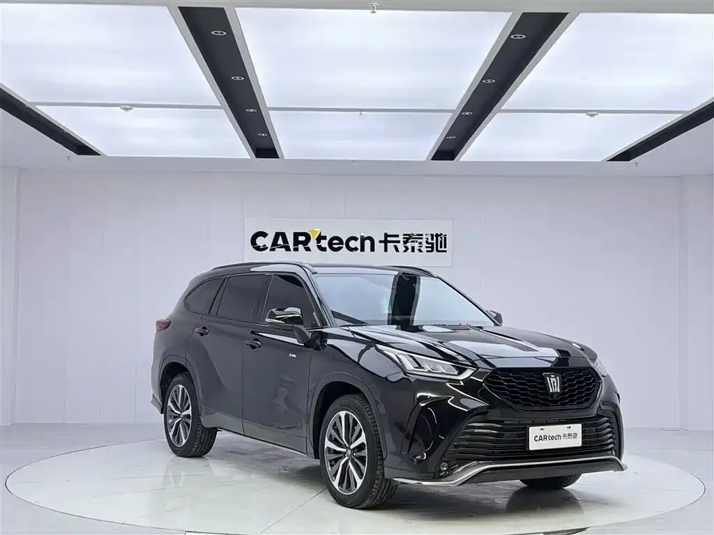 Toyota Crown Kluger 2024 из CN, фото 3