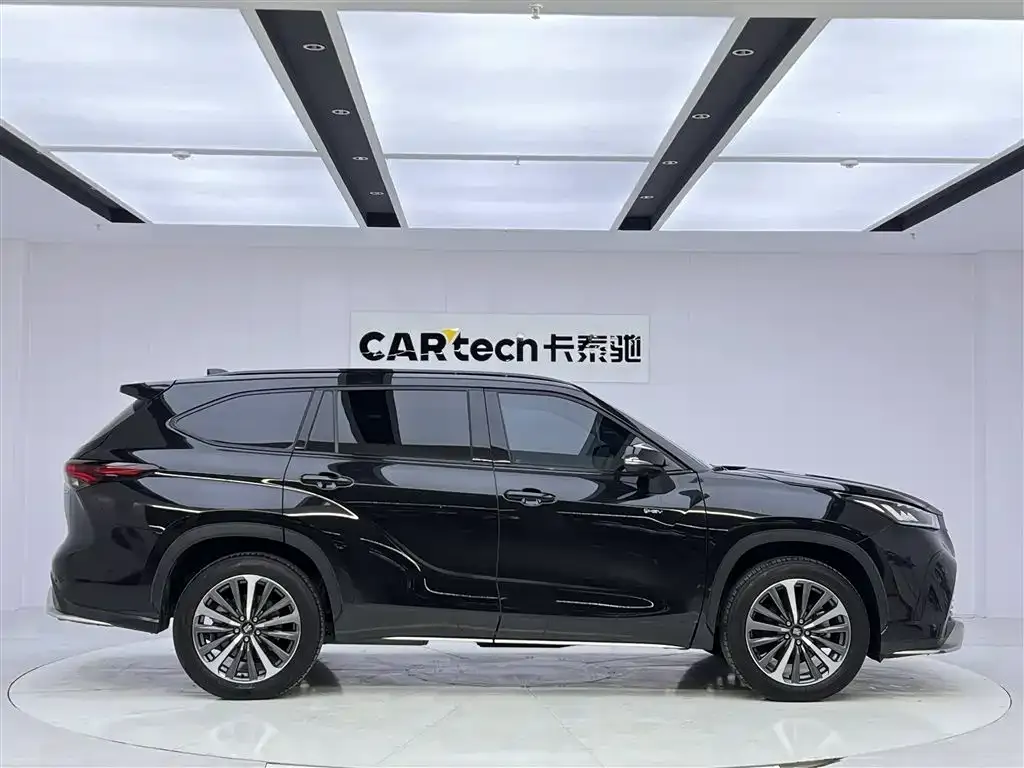 Toyota Crown Kluger 2024 из CN, фото 4