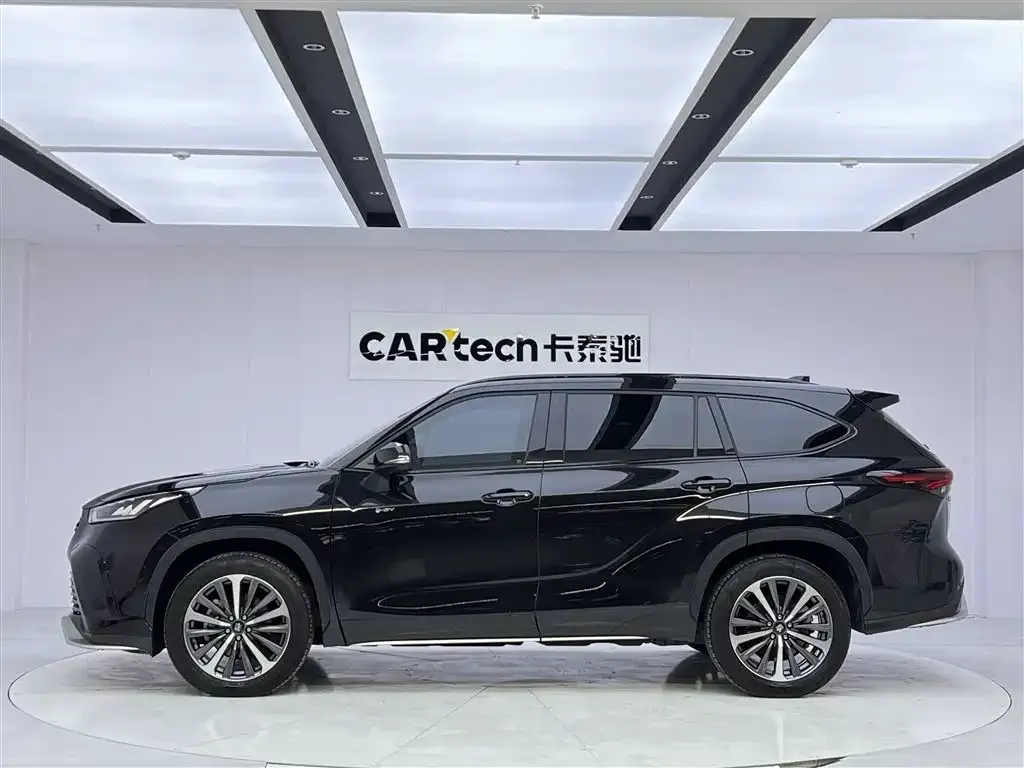 Toyota Crown Kluger 2024 из CN, фото 10