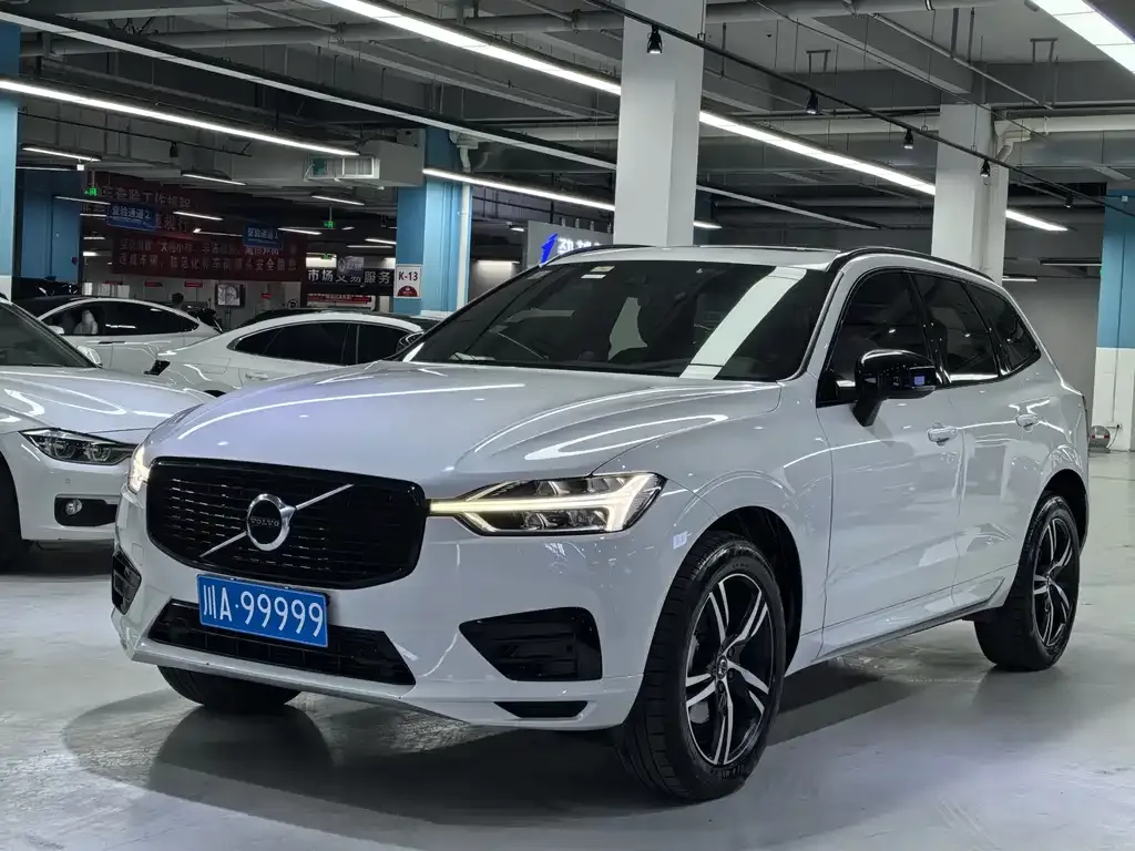 Volvo XC60 — фото 1