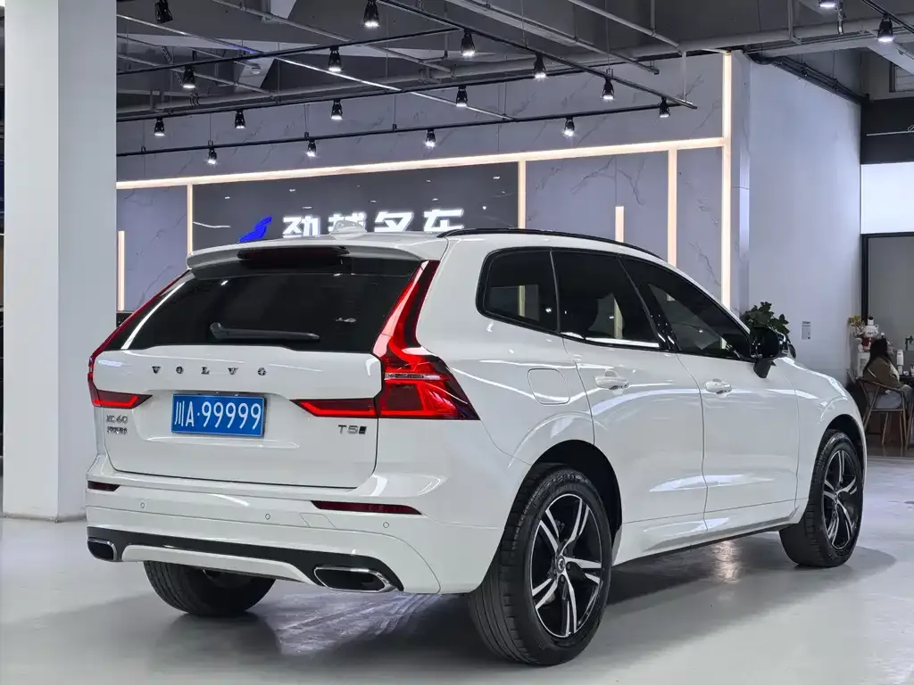 Volvo XC60 — фото 4