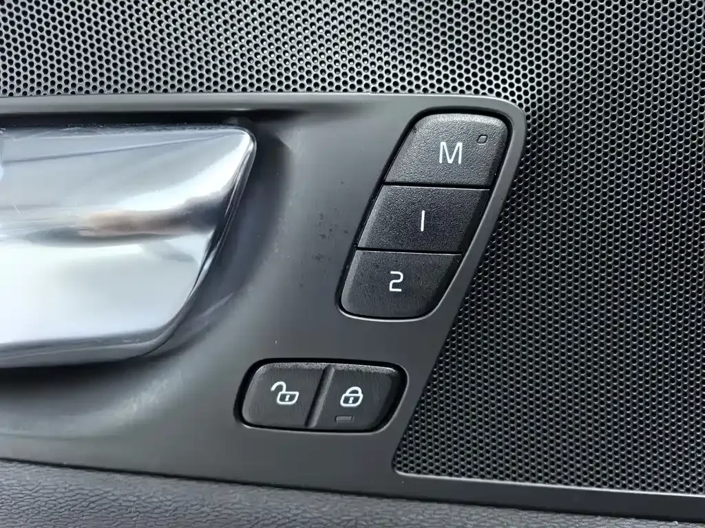 Volvo XC60 — фото 10