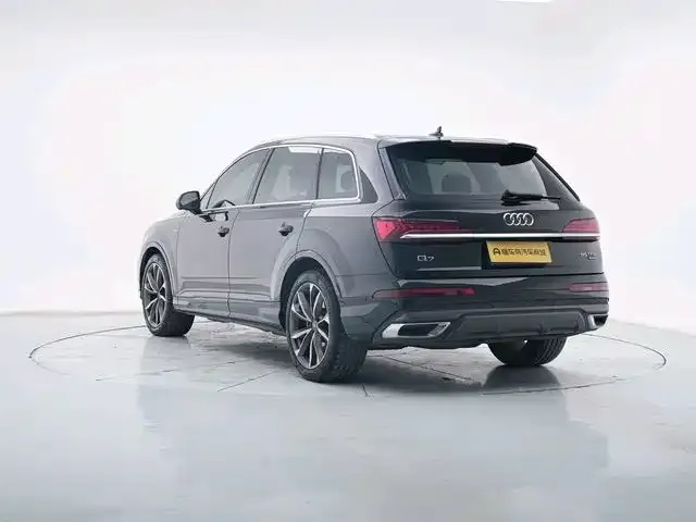 Audi Q7 2021 из CN, фото 7