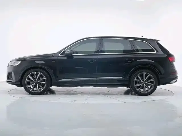 Audi Q7 2021 из CN, фото 8
