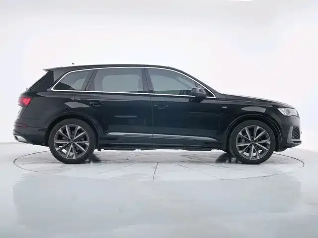Audi Q7 2021 из CN, фото 9