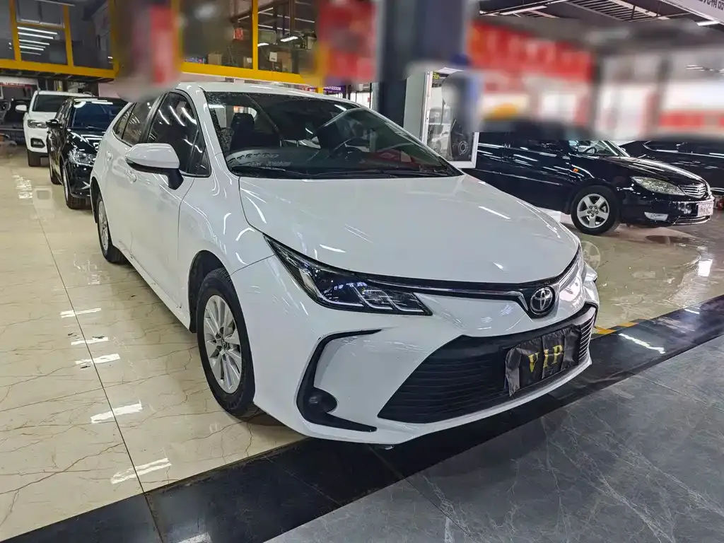 Toyota Corolla — фото 4