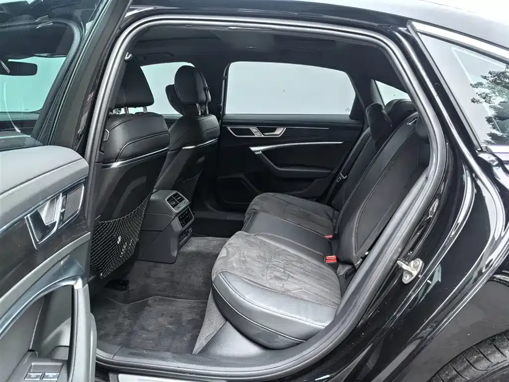 Audi A6L 2024 из CN, фото 7