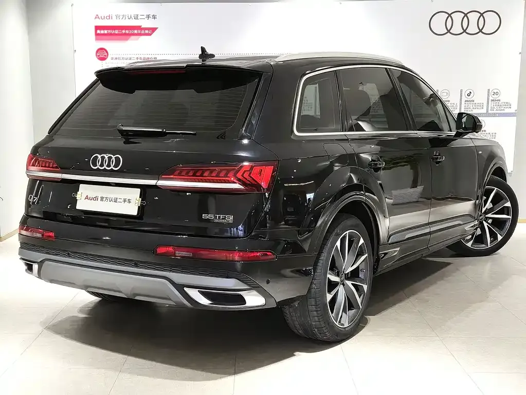 Audi Q7 — фото 10