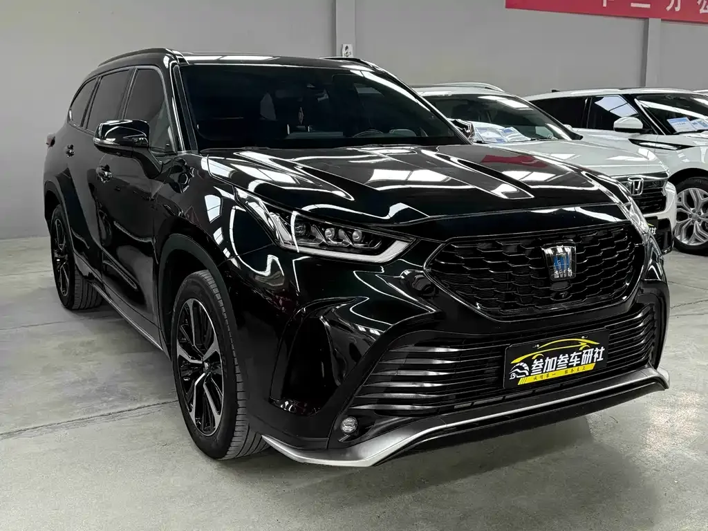 Toyota Crown Kluger 2023 из CN, фото 4