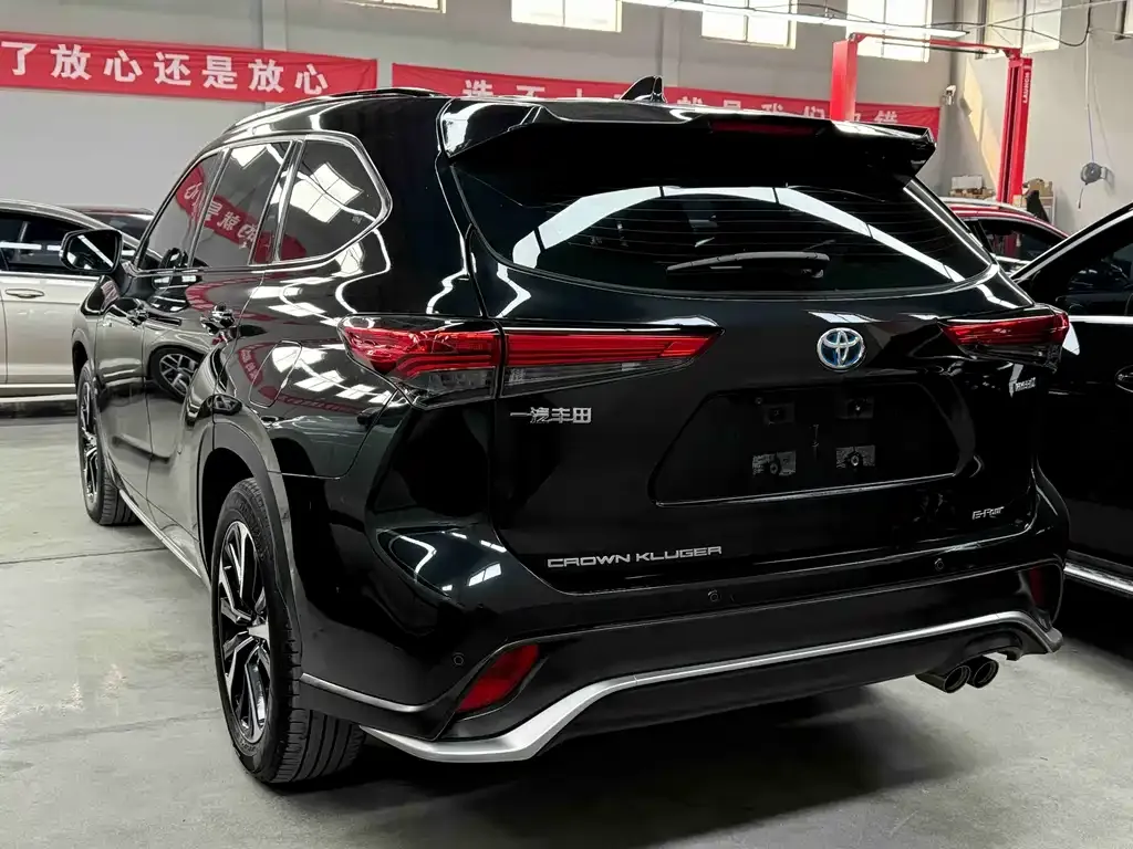 Toyota Crown Kluger 2023 из CN, фото 8
