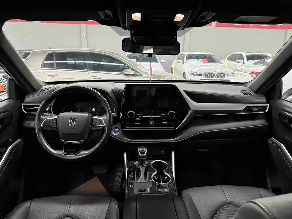 Toyota Crown Kluger 2023 из CN, фото 5
