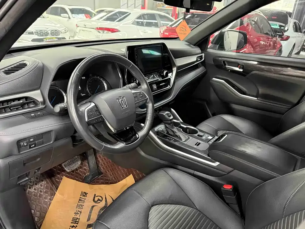 Toyota Crown Kluger 2023 из CN, фото 9
