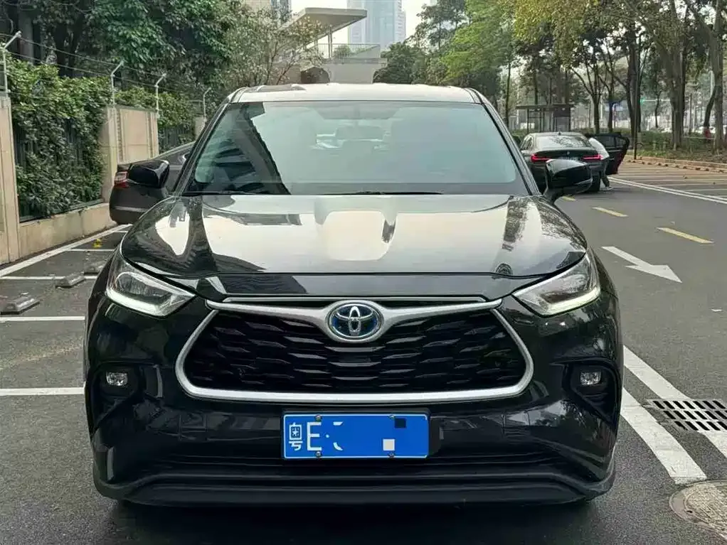 Toyota Highlander — фото 1
