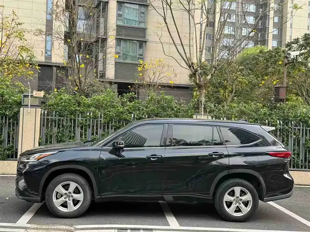 Toyota Highlander — фото 9