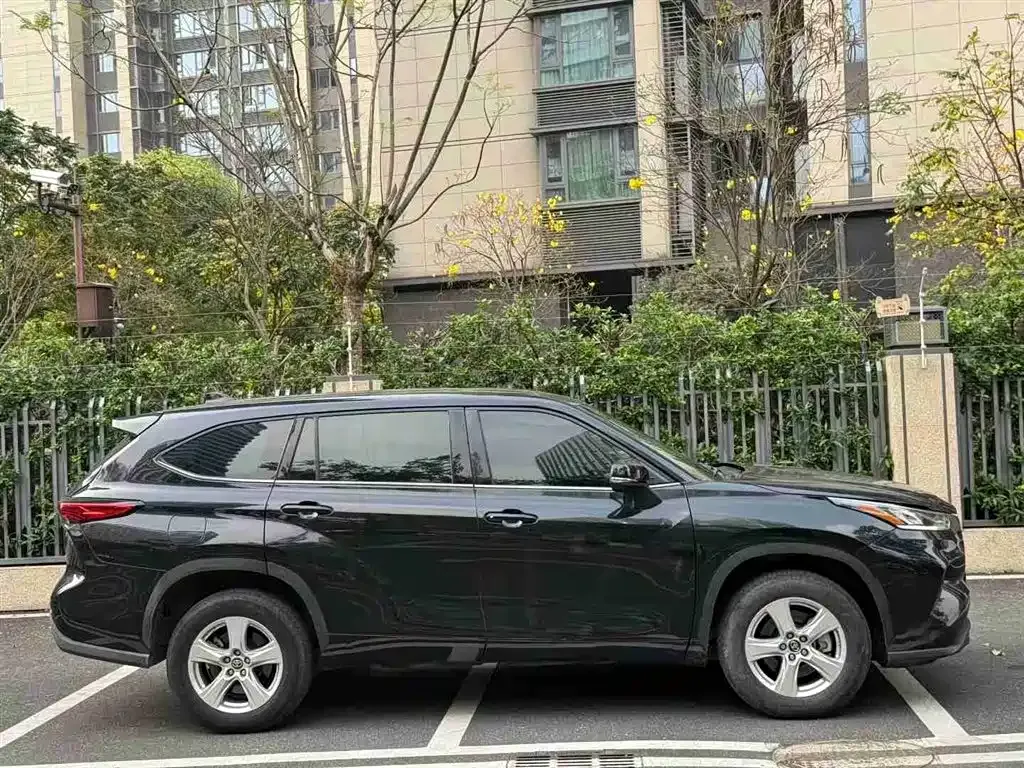 Toyota Highlander — фото 7