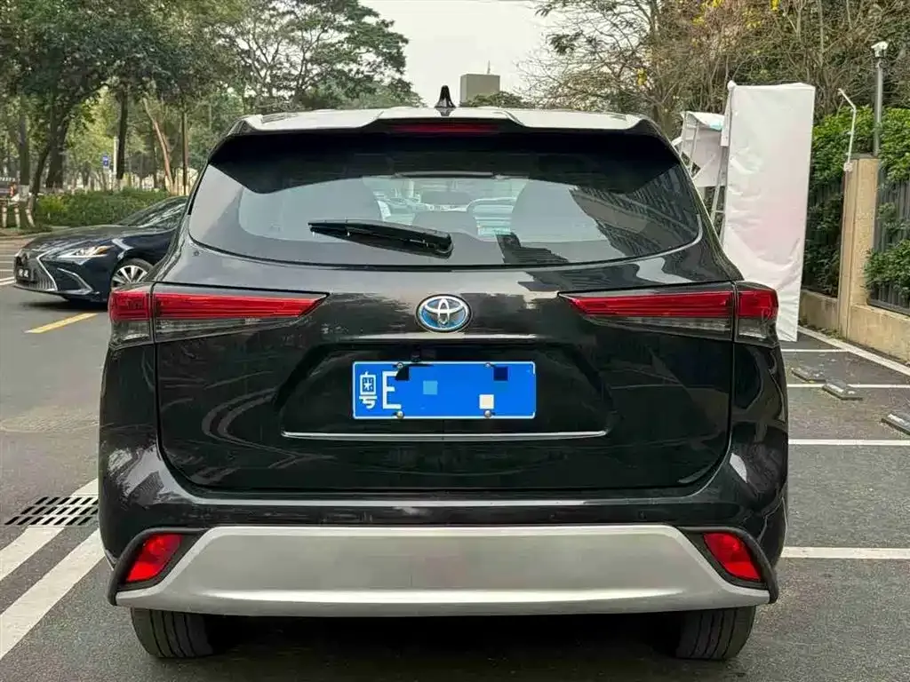 Toyota Highlander — фото 10