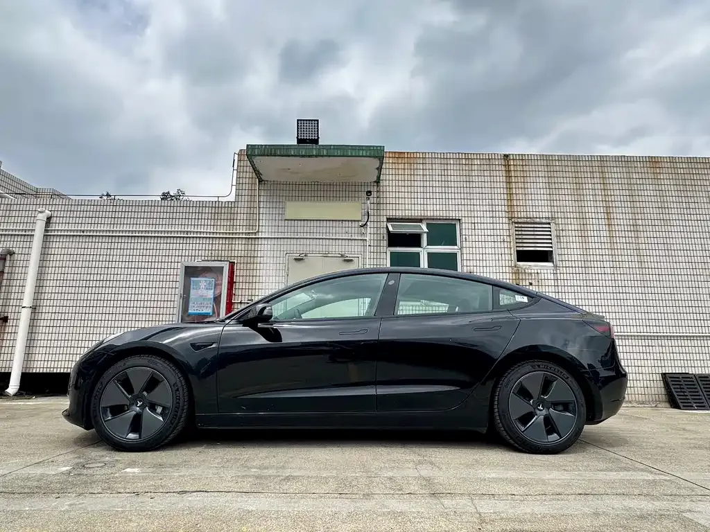 Tesla Model 3 — фото 5