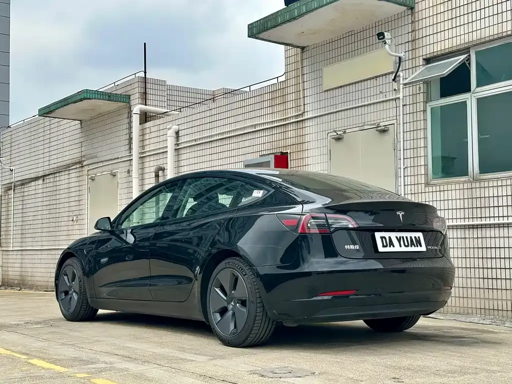 Tesla Model 3 — фото 2