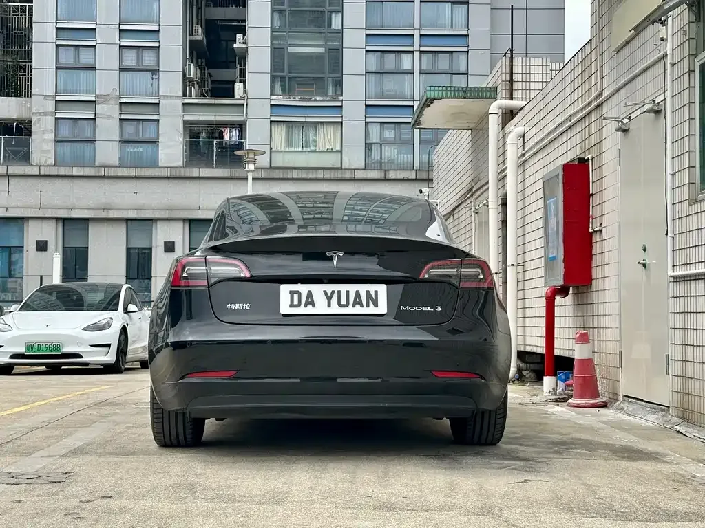 Tesla Model 3 — фото 10