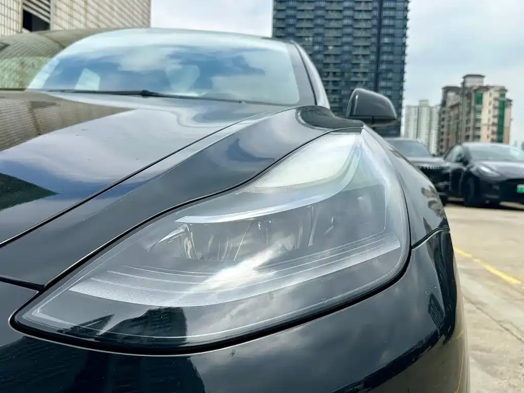 Tesla Model 3 — фото 8