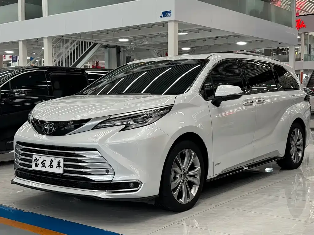 Toyota Sienna 2024 из CN, фото 1