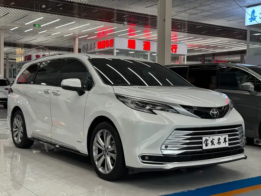Toyota Sienna 2024 из CN, фото 9