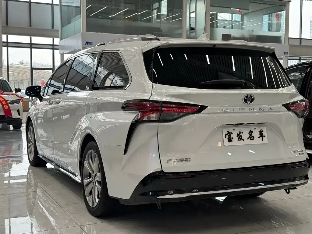 Toyota Sienna 2024 из CN, фото 3